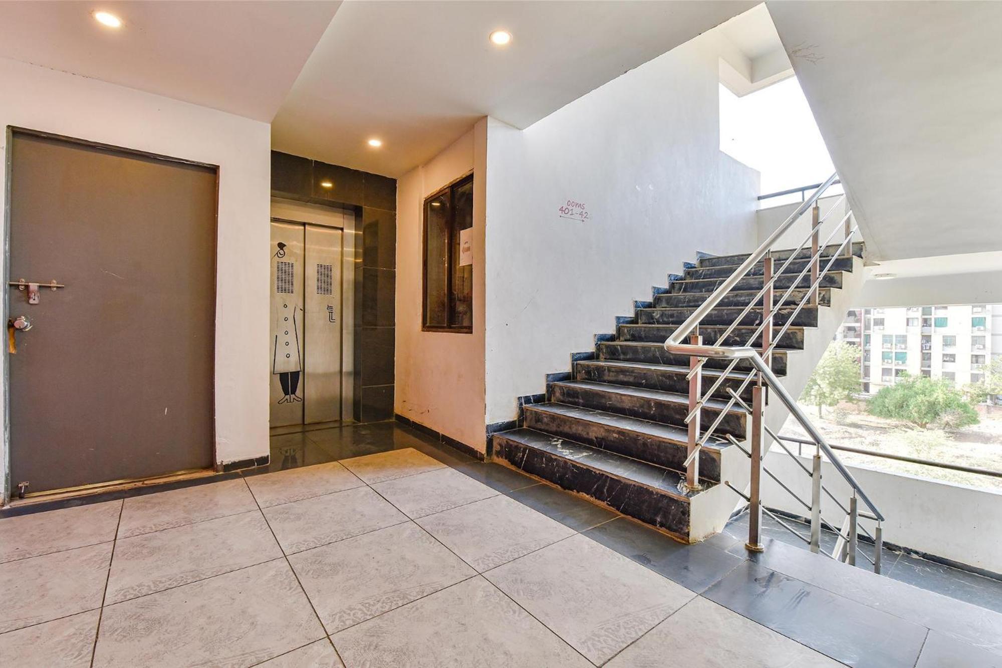 Fabhotel Ny Townhouse Ahmedabad Exterior foto