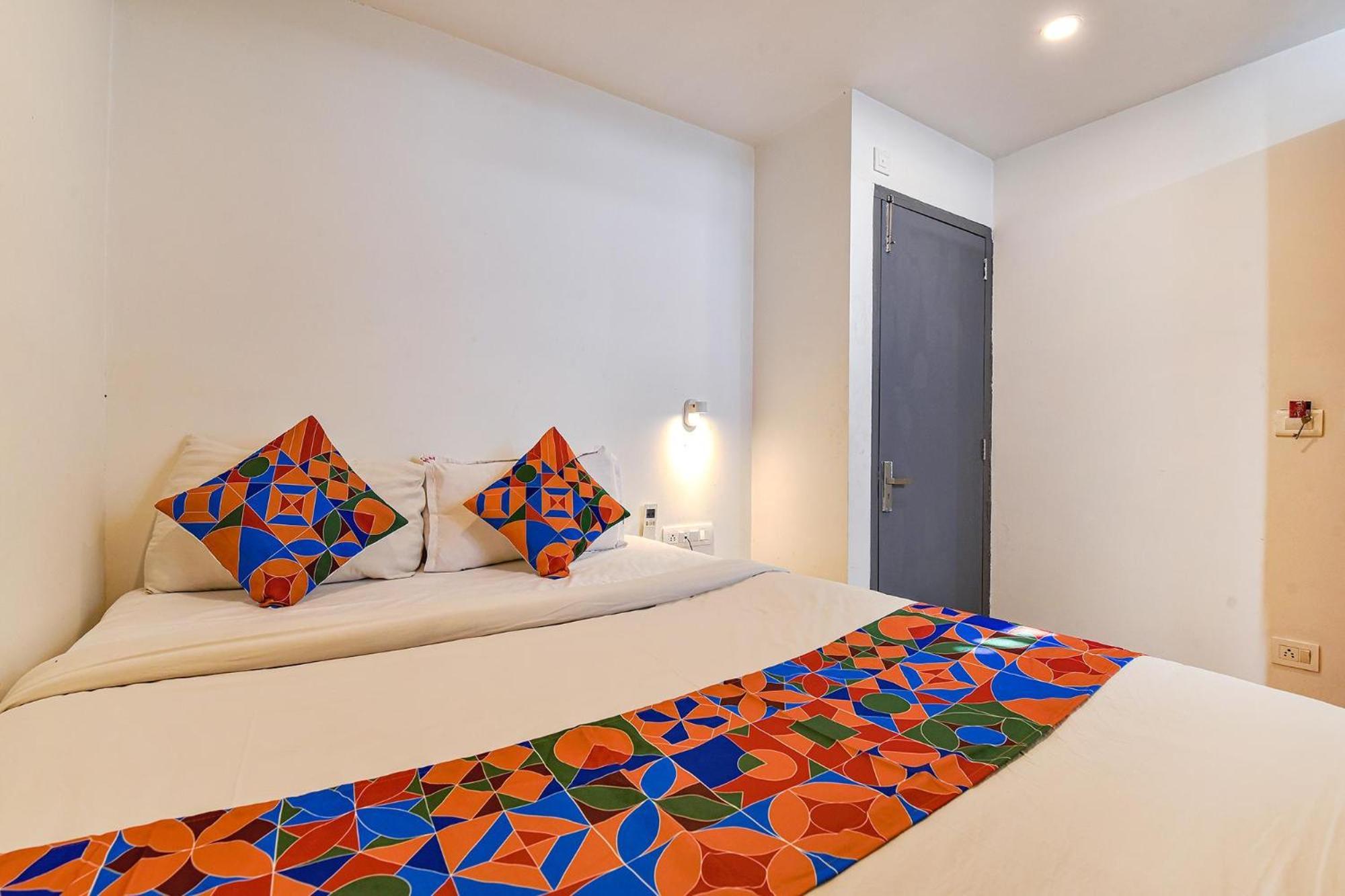 Fabhotel Ny Townhouse Ahmedabad Exterior foto