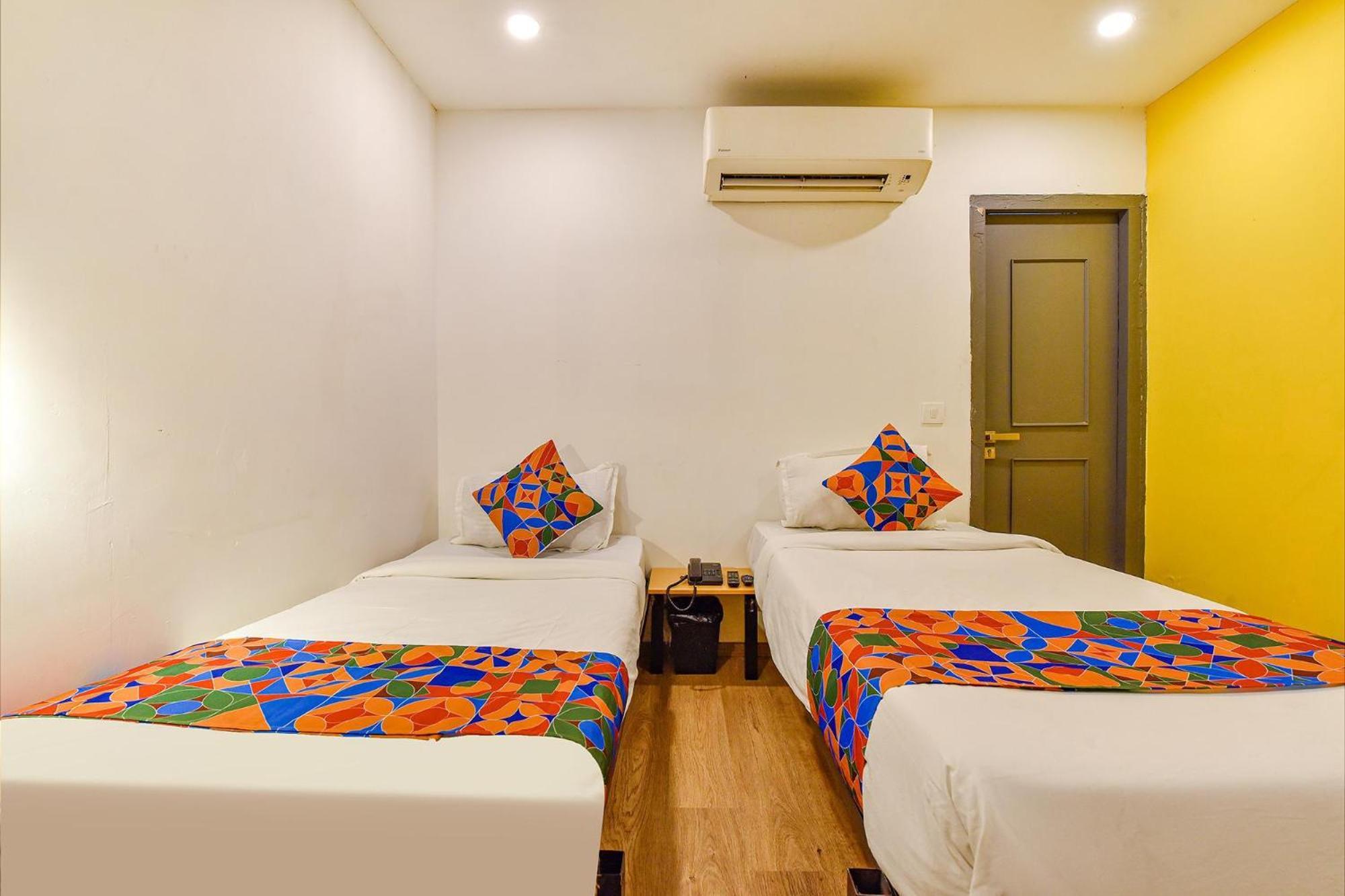 Fabhotel Ny Townhouse Ahmedabad Exterior foto