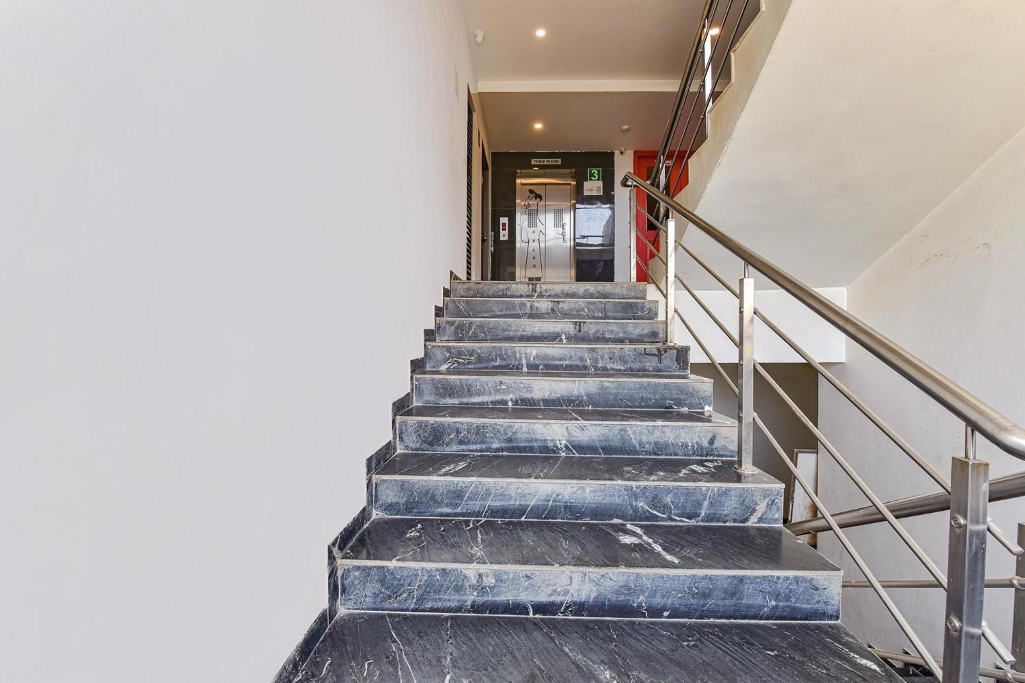 Fabhotel Ny Townhouse Ahmedabad Exterior foto
